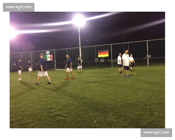 绿茵场上的梦想与激情足球点燃世界心跳传奇荣耀青春对决未来之路启航